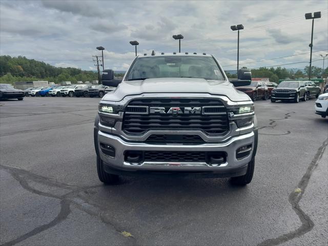 2025 RAM Ram 5500 Chassis Cab RAM 5500 TRADESMAN CHASSIS CREW CAB 4X4 84 CA