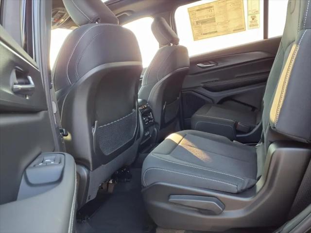 2025 Jeep Grand Cherokee L Laredo X 4x4