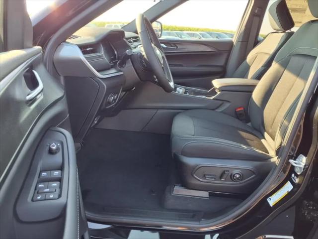 2025 Jeep Grand Cherokee L Laredo X 4x4