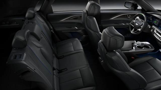 2025 Cadillac iQ Sport w/1SJ