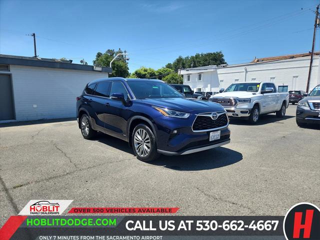 2022 Toyota Highlander Hybrid Platinum