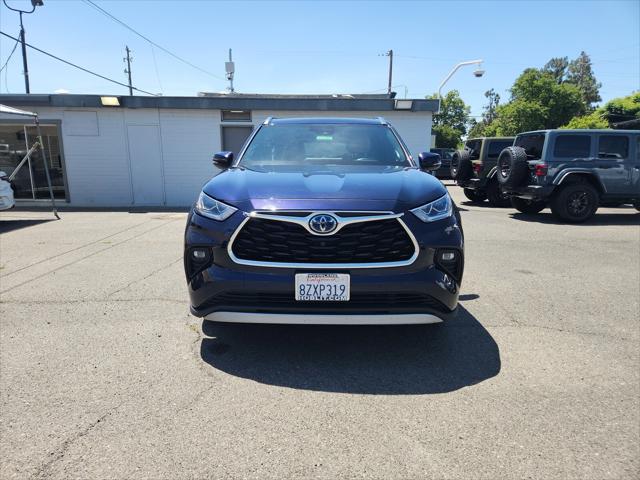 2022 Toyota Highlander Hybrid Platinum