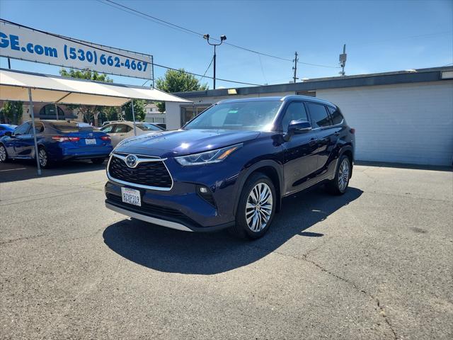 2022 Toyota Highlander Hybrid Platinum