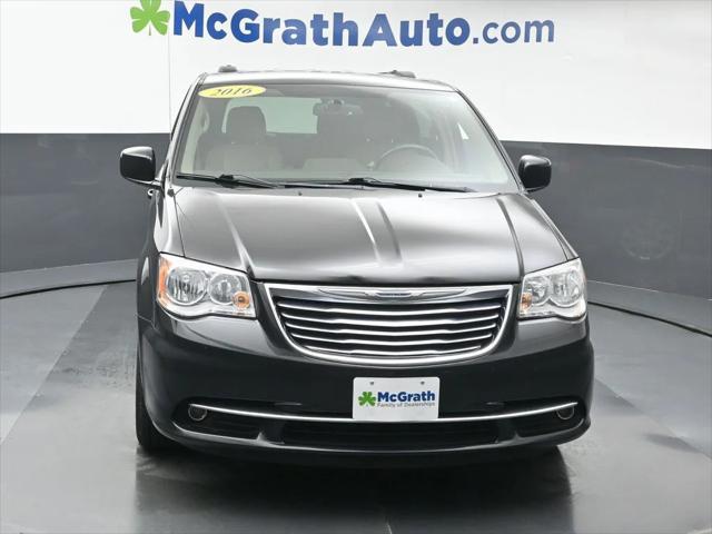 2016 Chrysler Town and Country Touring