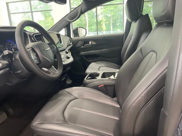 2025 Chrysler Pacifica PACIFICA SELECT