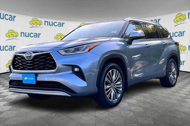 2022 Toyota Highlander Hybrid Platinum