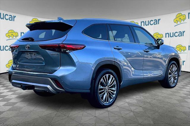 2022 Toyota Highlander Hybrid Platinum