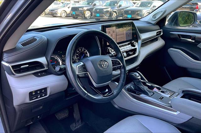 2022 Toyota Highlander Hybrid Platinum