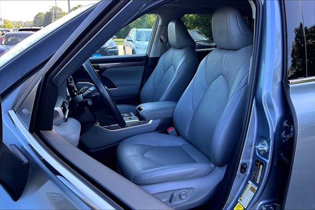2022 Toyota Highlander Hybrid Platinum