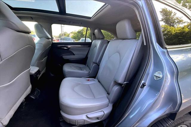 2022 Toyota Highlander Hybrid Platinum