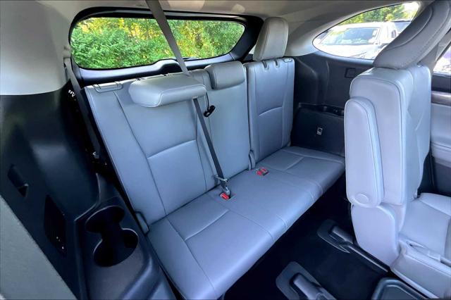2022 Toyota Highlander Hybrid Platinum