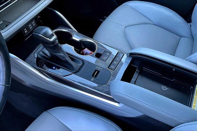 2022 Toyota Highlander Hybrid Platinum