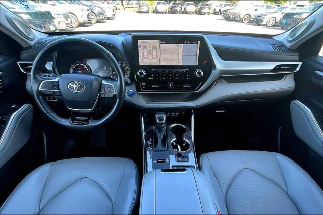 2022 Toyota Highlander Hybrid Platinum