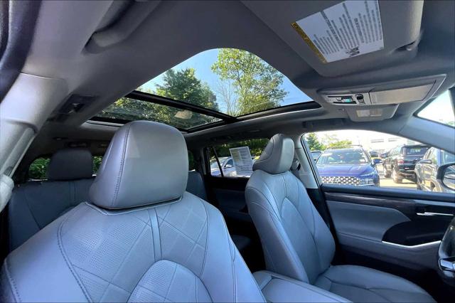 2022 Toyota Highlander Hybrid Platinum