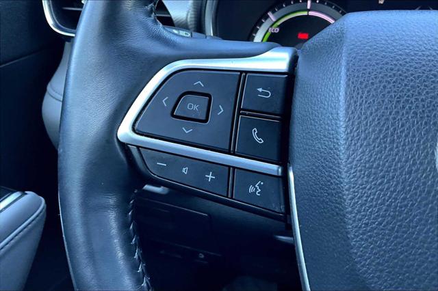 2022 Toyota Highlander Hybrid Platinum
