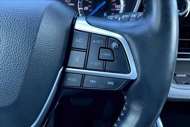 2022 Toyota Highlander Hybrid Platinum