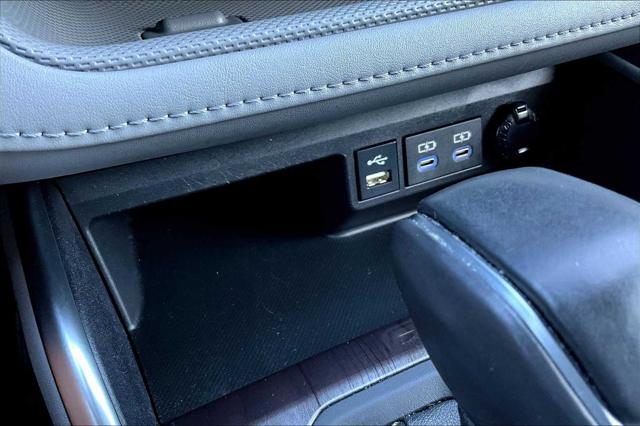 2022 Toyota Highlander Hybrid Platinum