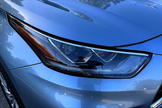 2022 Toyota Highlander Hybrid Platinum