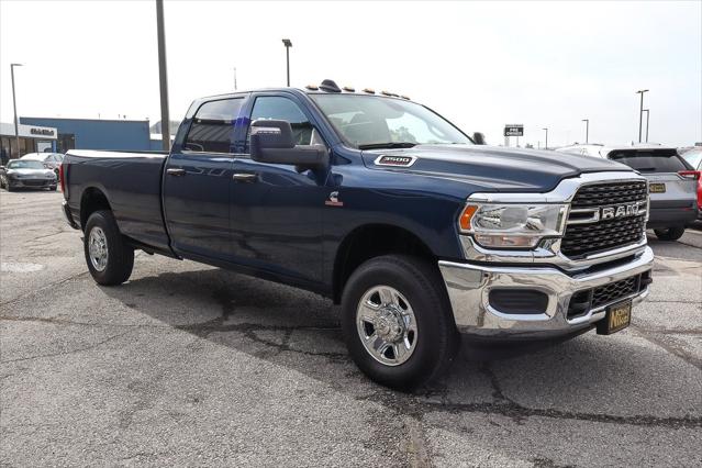 2024 RAM 3500 Tradesman Crew Cab 4x4 8 Box