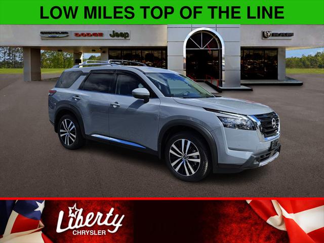 2025 Nissan Pathfinder Platinum FWD