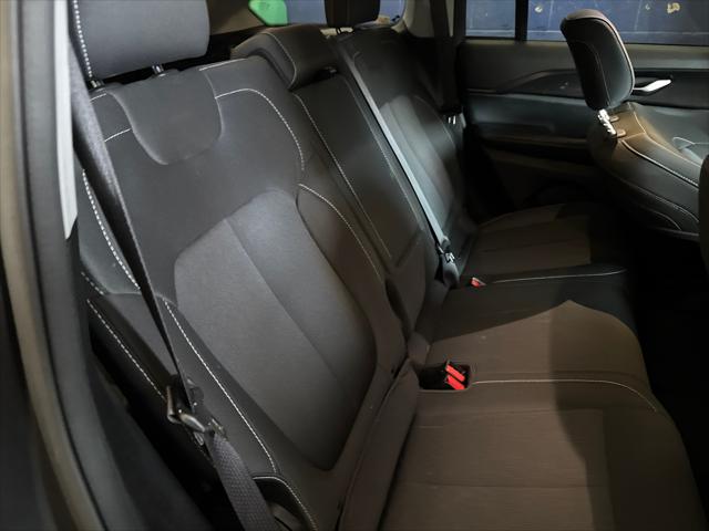 2023 Jeep Grand Cherokee Laredo 4x4
