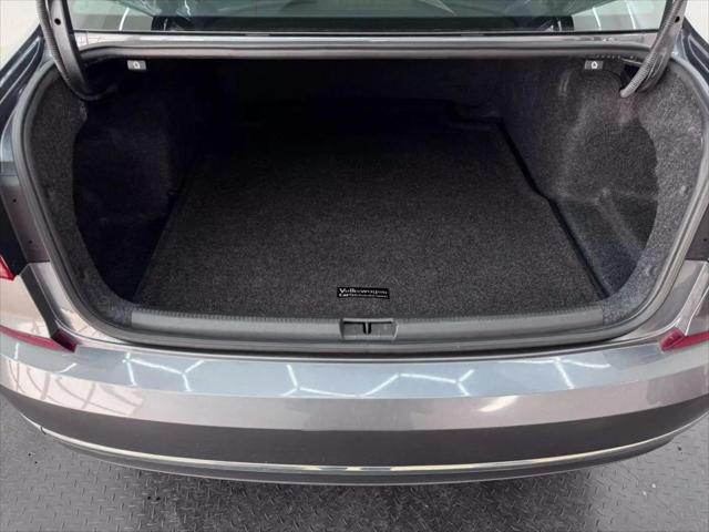 2018 Volkswagen Passat 2.0T SE