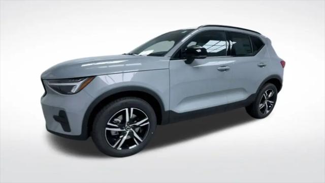 2026 Volvo XC40 Core, B5 AWD Gas (mild hybrid), Dark