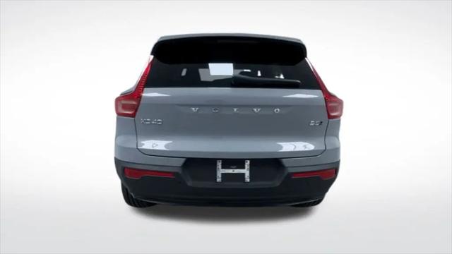 2026 Volvo XC40 Core, B5 AWD Gas (mild hybrid), Dark