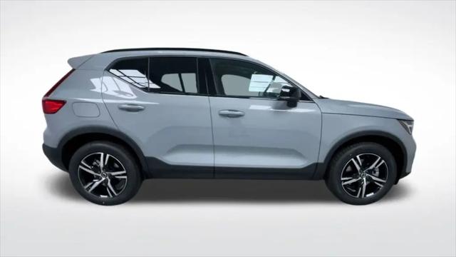 2026 Volvo XC40 Core, B5 AWD Gas (mild hybrid), Dark