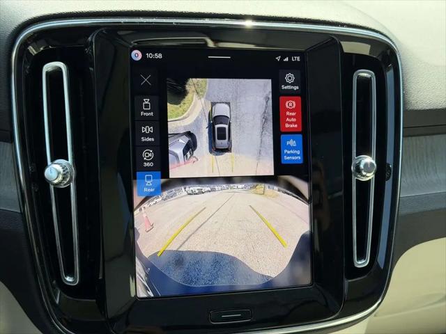 2026 Volvo XC40 Ultra, B5 AWD Gas (mild hybrid), Dark