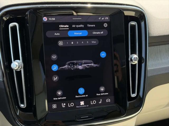 2026 Volvo XC40 Ultra, B5 AWD Gas (mild hybrid), Dark