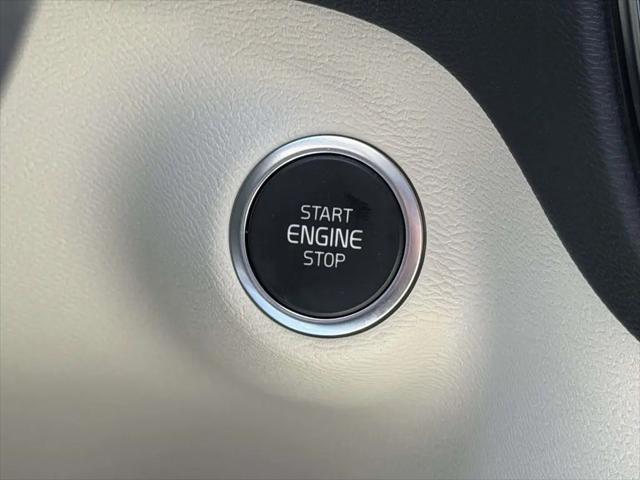 2026 Volvo XC40 Ultra, B5 AWD Gas (mild hybrid), Dark