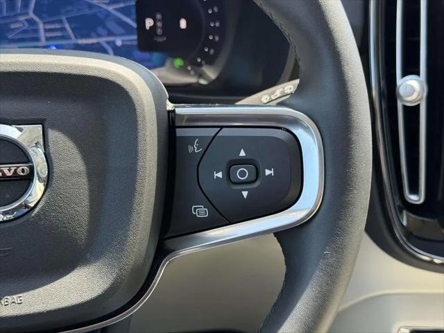 2026 Volvo XC40 Ultra, B5 AWD Gas (mild hybrid), Dark