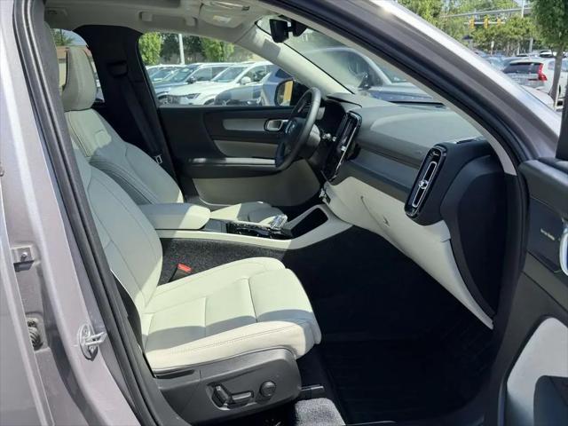 2026 Volvo XC40 Ultra, B5 AWD Gas (mild hybrid), Dark