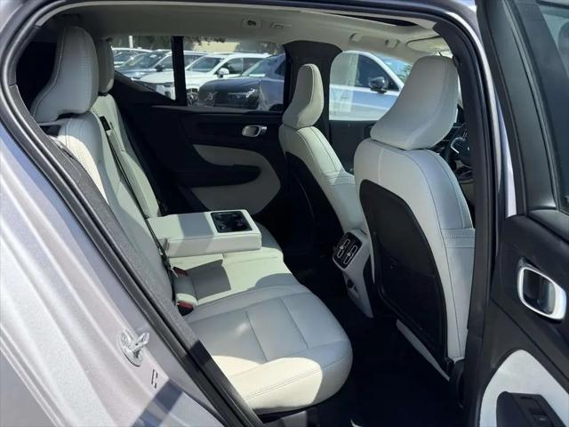 2026 Volvo XC40 Ultra, B5 AWD Gas (mild hybrid), Dark