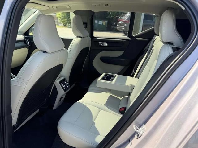 2026 Volvo XC40 Ultra, B5 AWD Gas (mild hybrid), Dark