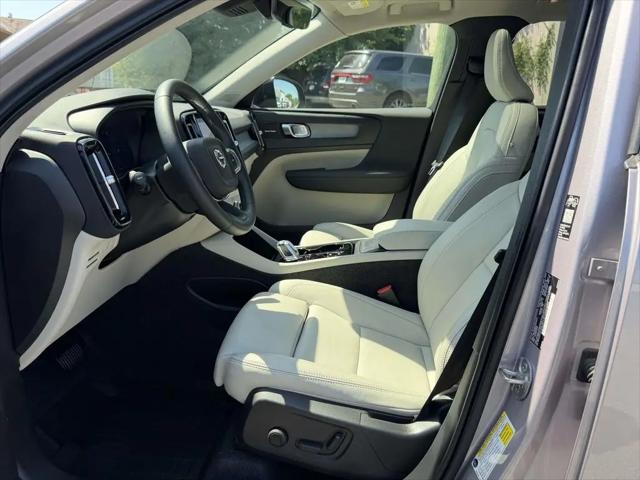 2026 Volvo XC40 Ultra, B5 AWD Gas (mild hybrid), Dark