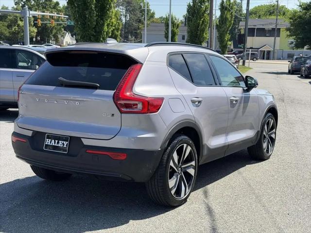 2026 Volvo XC40 Ultra, B5 AWD Gas (mild hybrid), Dark