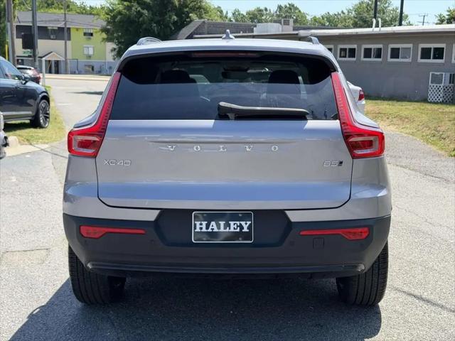 2026 Volvo XC40 Ultra, B5 AWD Gas (mild hybrid), Dark