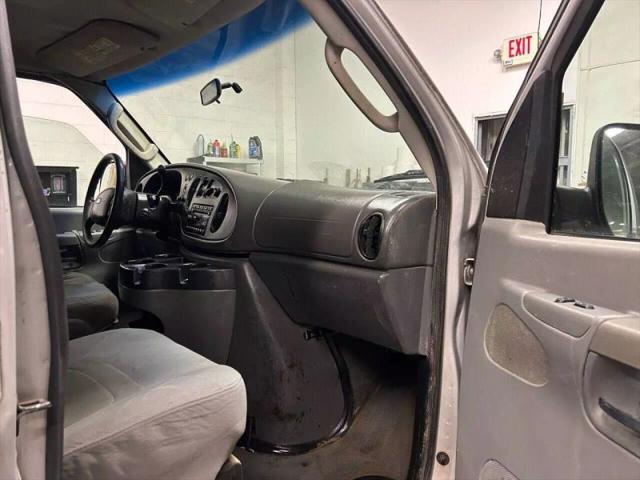 2008 Ford E-350 Super Duty XL