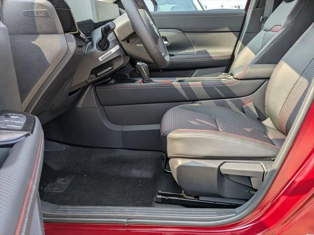 2025 Nissan Kicks SR FWD