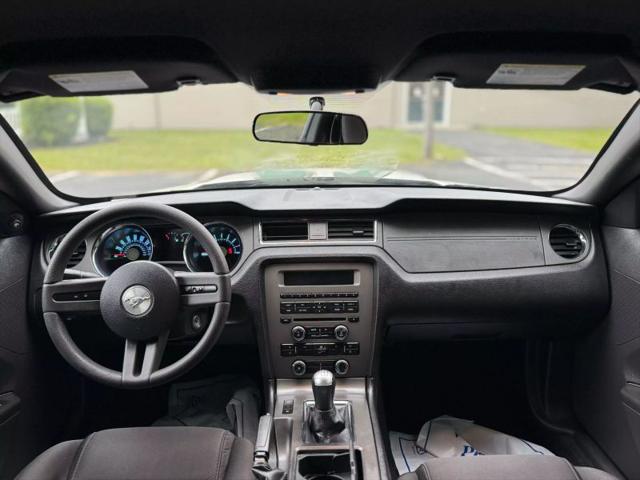 2011 Ford Mustang V6