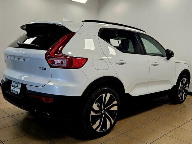 2026 Volvo XC40 Ultra, B5 AWD Gas (mild hybrid), Dark
