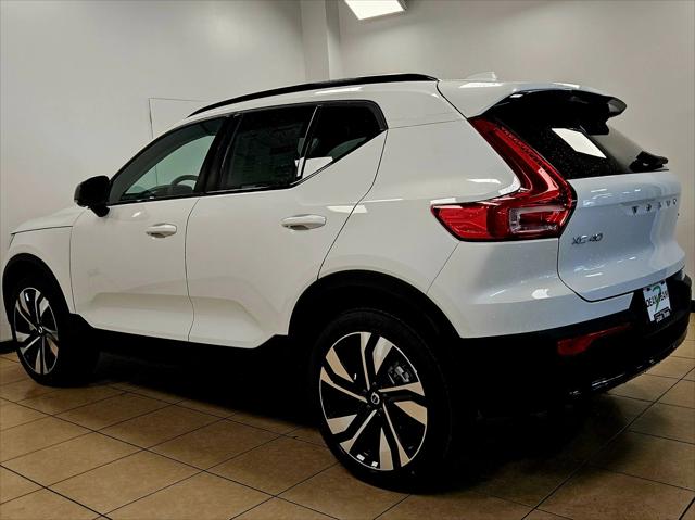 2026 Volvo XC40 Ultra, B5 AWD Gas (mild hybrid), Dark
