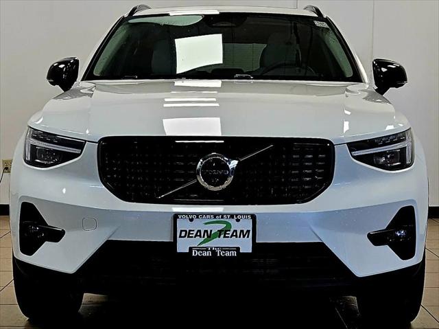 2026 Volvo XC40 Ultra, B5 AWD Gas (mild hybrid), Dark
