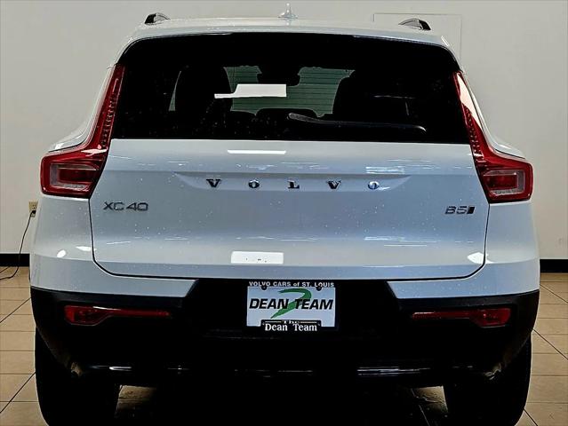 2026 Volvo XC40 Ultra, B5 AWD Gas (mild hybrid), Dark