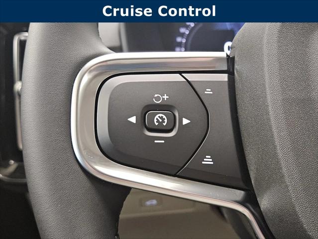 2026 Volvo XC40 Ultra, B5 AWD Gas (mild hybrid), Dark