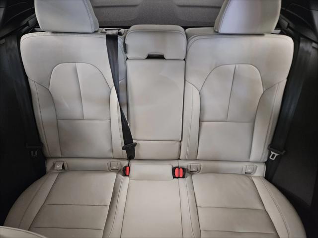 2026 Volvo XC40 Ultra, B5 AWD Gas (mild hybrid), Dark