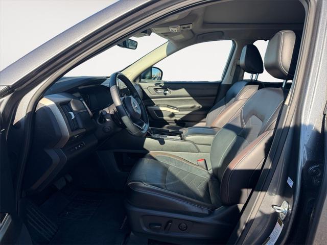 2024 Nissan Pathfinder Platinum FWD