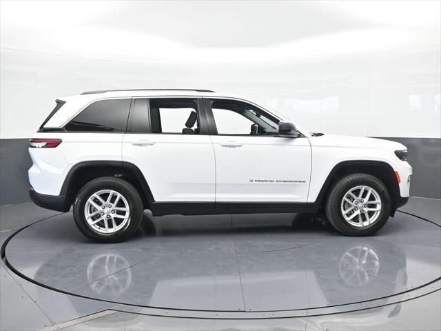 2023 Jeep Grand Cherokee Laredo 4x2